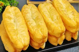 1斤面粉1个鸡蛋，教你在家炸油条，蓬松酥脆个个空心，太解馋了