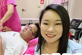 老公体验分娩的痛苦，满头大汗眼泪都出来了，两个人都按不住视频封面