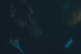 女人洗澡的时候竟发现花洒里有颗摄像头③电影解说惊悚视频封面