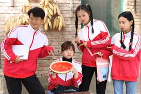 短剧：欢欢被伙伴们误会偷吃西瓜十分委屈，她会怎么证明自己？视频封面