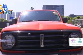 智能洗车机怼坏“坦克”再试发现“禁洗标”图片