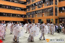 特别的“三八节”礼物，大学生告白宿管阿姨图片