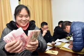 新数据出炉！2022年美国居民人均月收入3400美元，中国多少？图片