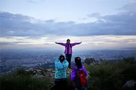 昆明长虫山开通公交摆渡车 从山脚至生态公园入口处票价5元图片