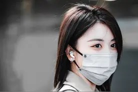 刘人语身着小西装现身机场，修身内搭尽显好身材图片