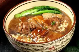 女人忍着不联系你，说明了什么图片