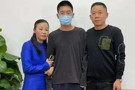 孙卓玩蹦极全程沉默，摘眼镜后判若两人，孙悦留言令人哭笑不得图片