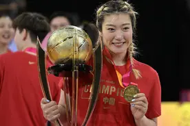 李梦哭成泪人！首笔50万奖金到手，发文感谢引争议：只字不提姚明图片