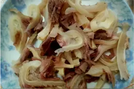 浙江女子做2荤3素，老公吐槽太寒酸，强势回怼：每天100元能吃啥图片