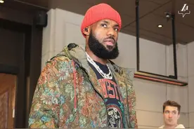 湖人变阵！詹皇重返骑士票价创纪录，小球迷举标牌招募詹姆斯回家图片