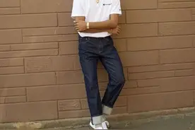 白色运动鞋推荐入手，轻巧百搭，适合不同年龄段的男士图片