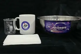 平平无奇的纸巾只要换一种姿态，扔水里都不会湿？ | 正经玩图片