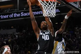 格林狠踩小萨胸部！小萨接受肋骨/肺部X光检查！勇士0比2落后国王图片