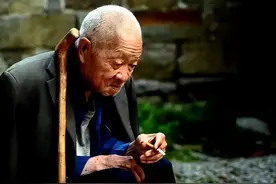 老人出现这4个征兆，时间所剩不多，子女要多加陪伴图片