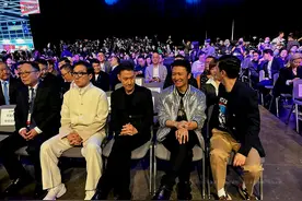 英皇巡礼巨星云集刘德华年轻，成龙谈笑风生，张学友谢霆锋社恐图片