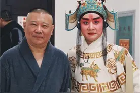 陶阳，从京剧神童到京剧相声国画三门抱，郭德纲自豪地赢了图片