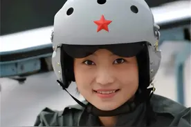 2016年首批歼击机女飞行员余旭，跳伞时因撞到僚机副翼，不幸牺牲图片