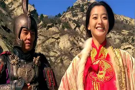 《神话》成龙想吻金喜善，结果她总是笑场，成龙：我有那么丑吗？图片