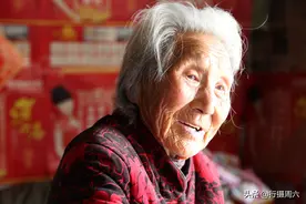 4位百岁老寿星都不养生，饮食习惯相同爱好一样，看看是什么图片