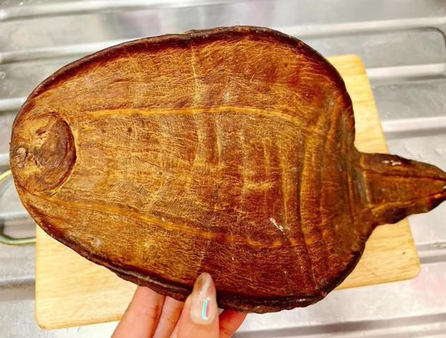 花胶炖奶变颜色 2026年花胶炖奶变颜色怎么回事