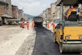 桂平公路养护中心多举措积极推进S304线路面抢修 保障群众安全出行图片