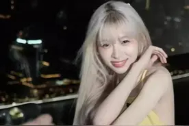 痞幼电影节被拦，肤白如发光包贝尔看直眼，网友：别让包文婧看见图片