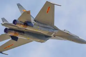 美媒：中国歼11BGH战机南海首亮相，200多架解放军战机新一轮升级图片