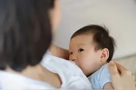 宝宝哭了再喂奶，还是“定闹钟”喂奶？“回应式喂养”是正解图片