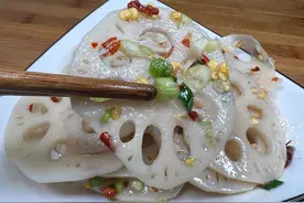 一节莲藕，简单一拌，记住焯水方法，清脆爽口酸甜开胃，香辣好吃图片