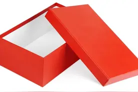 家里的空鞋盒不要扔，只需要将鞋盒用刀割一圈，放在家里太实用了图片