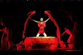 08年她失去女儿，因截肢又被丈夫抛弃，6年后再嫁华裔逆风翻盘图片