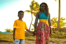 《黑豹2》删减片段：拉曼达王后与孙子见面，黑豹儿子早就出现图片