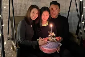 51岁郭可盈为爱女庆生！皮肤紧致气质惊艳，学霸女儿高颜值神似妈图片