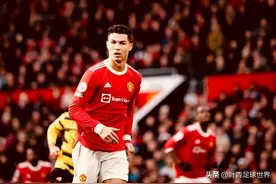 12天踢4场，C罗也累了！双手叉腰，不停摇头，一脸的不开心图片