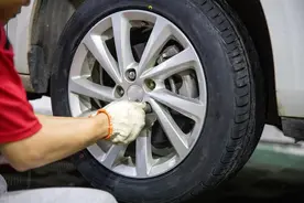 电动车真空胎破损怎么办？建议你试一试硫化胶条修补法图片