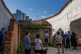 广州最顽强钉子户,12年拒拆，房子变孤岛，网友戏称“海珠之眼”图片