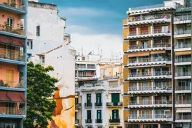 楼上噪音不断上门提醒，险遭楼上报复，几招教你巧妙回击图片