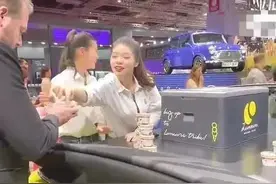 “冰淇淋”女孩贡献巨大，要表扬她俩唤醒外企：辱华代价承受不起图片