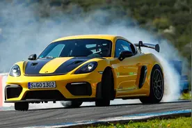 重新定义驾驶乐趣：最新保时捷718 Cayman GT4 RS，把赛车开上街道图片