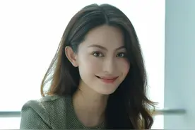 女人不管年纪多大，出门尽量“化淡妆”！学会这3步，精致又减龄图片