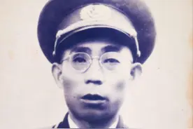老婆被霸占，他参军报仇，成为军区副司令后返乡，恶霸被吓到自尽图片