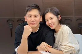 时隔两年，秋瓷炫回应于晓光被美女坐大腿“她只是朋友，我有揍他”，于晓光：对不起我太太，时间会证明一切图片