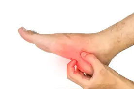 脚底板疼痛，究竟是啥问题？本文告知您真相，让您再也不盲目咨询图片