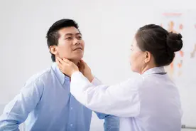 体内有病，颈部先知？提醒：若头颈有这3种症状，当心疾病来袭图片
