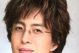 韩国男演员裴勇俊图片