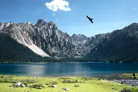 最美川西自驾路线！适合秋冬周末假期，超赞秋色“到账”，请查收图片