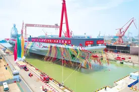 进入冲刺阶段！中国歼-35携龙勃透镜再度试飞，为福建舰争分夺秒图片