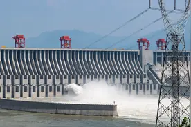 长江下游干旱严重，三峡大坝开闸放水5亿立方米，为何不多放点？图片