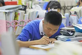 在中国考上“一本”意味着什么？家长感慨：高考真的可以改变人生图片