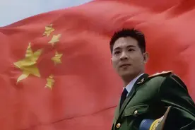 醒醒吧！没军人气质就不要尬演，真正演出军人气场的只服这8位图片